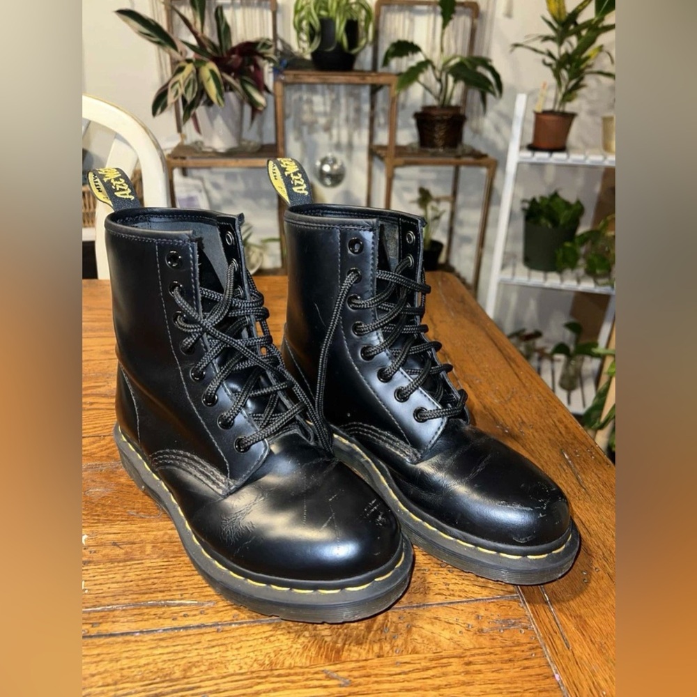 Dr. Martens Boots Women's Size 6
Great Condition